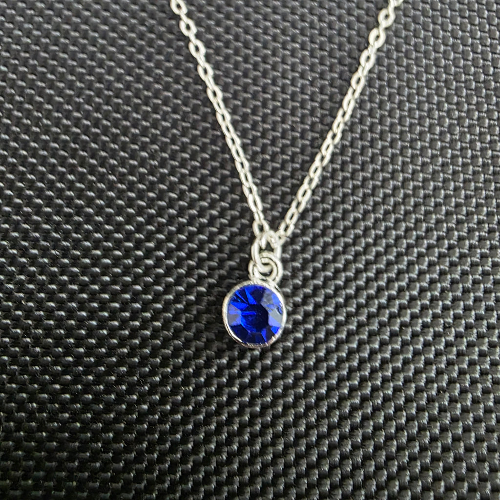 Dark blue gem necklace