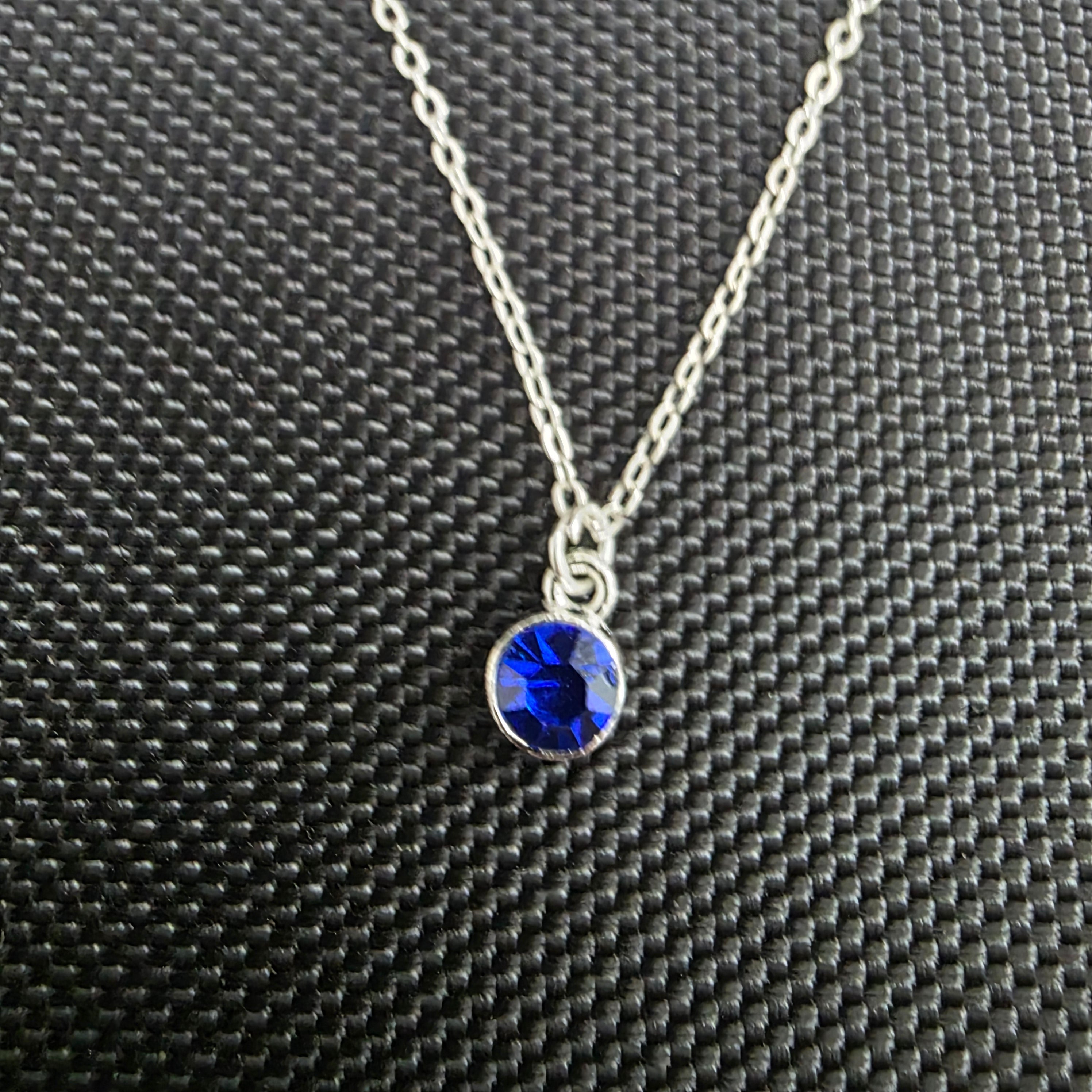 Dark blue gem necklace