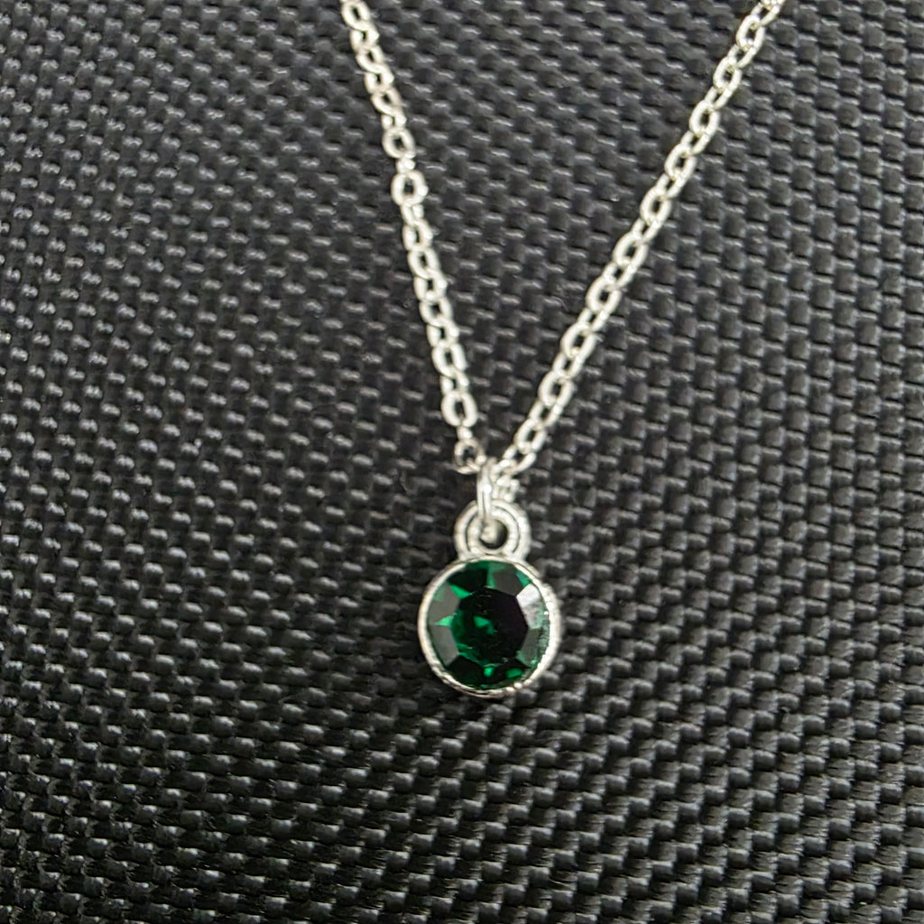 Dark green gem necklace