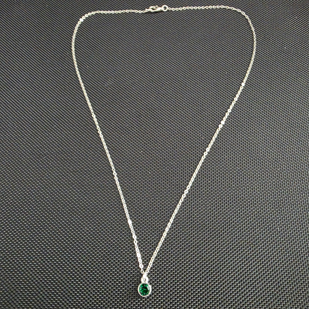 Dark green gem necklace